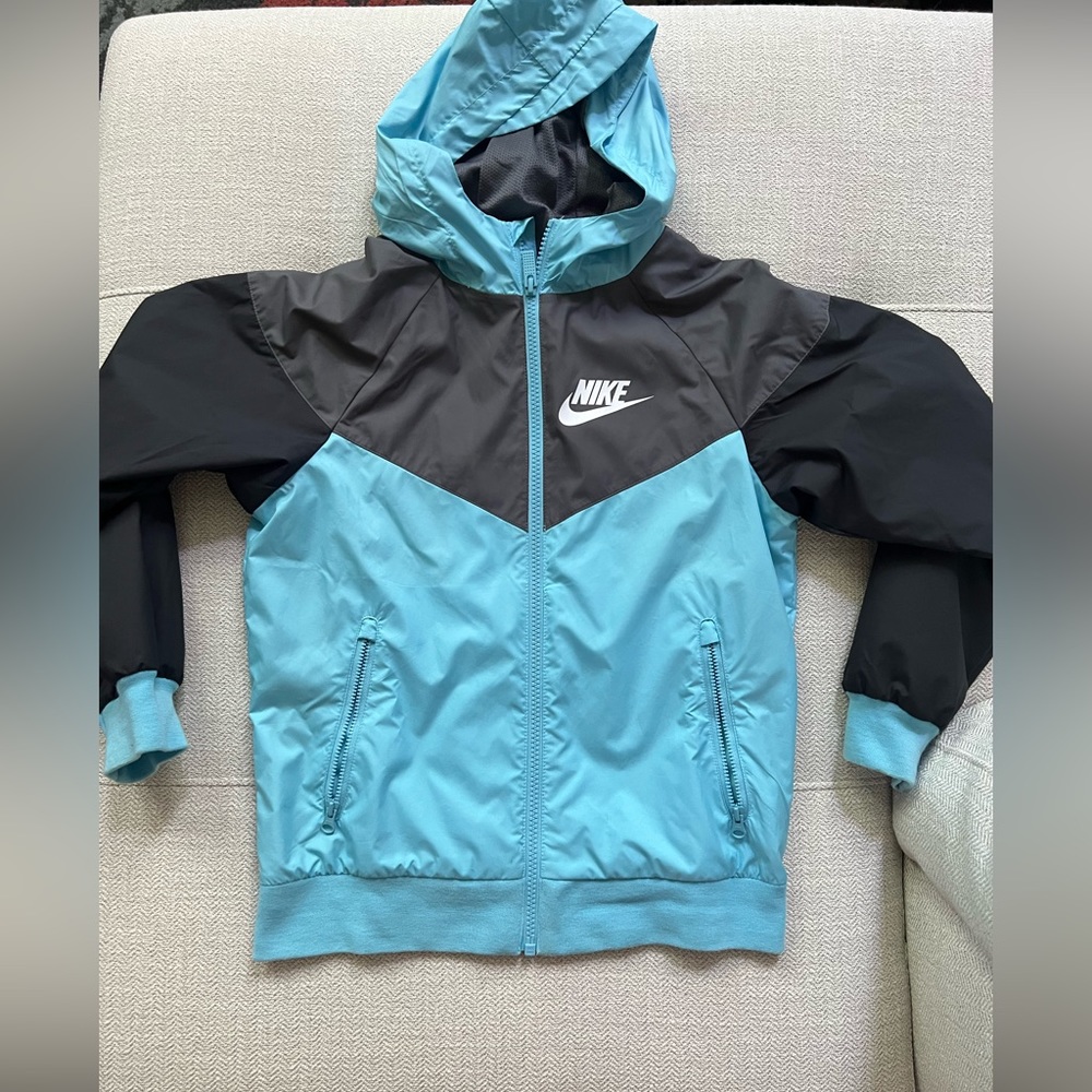 Nike Boys Windrunner Jacket Size: S
